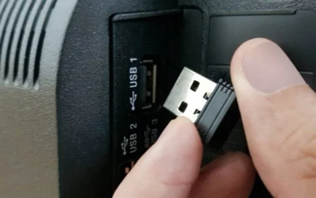 Cắm đầu thu USB vào tivi